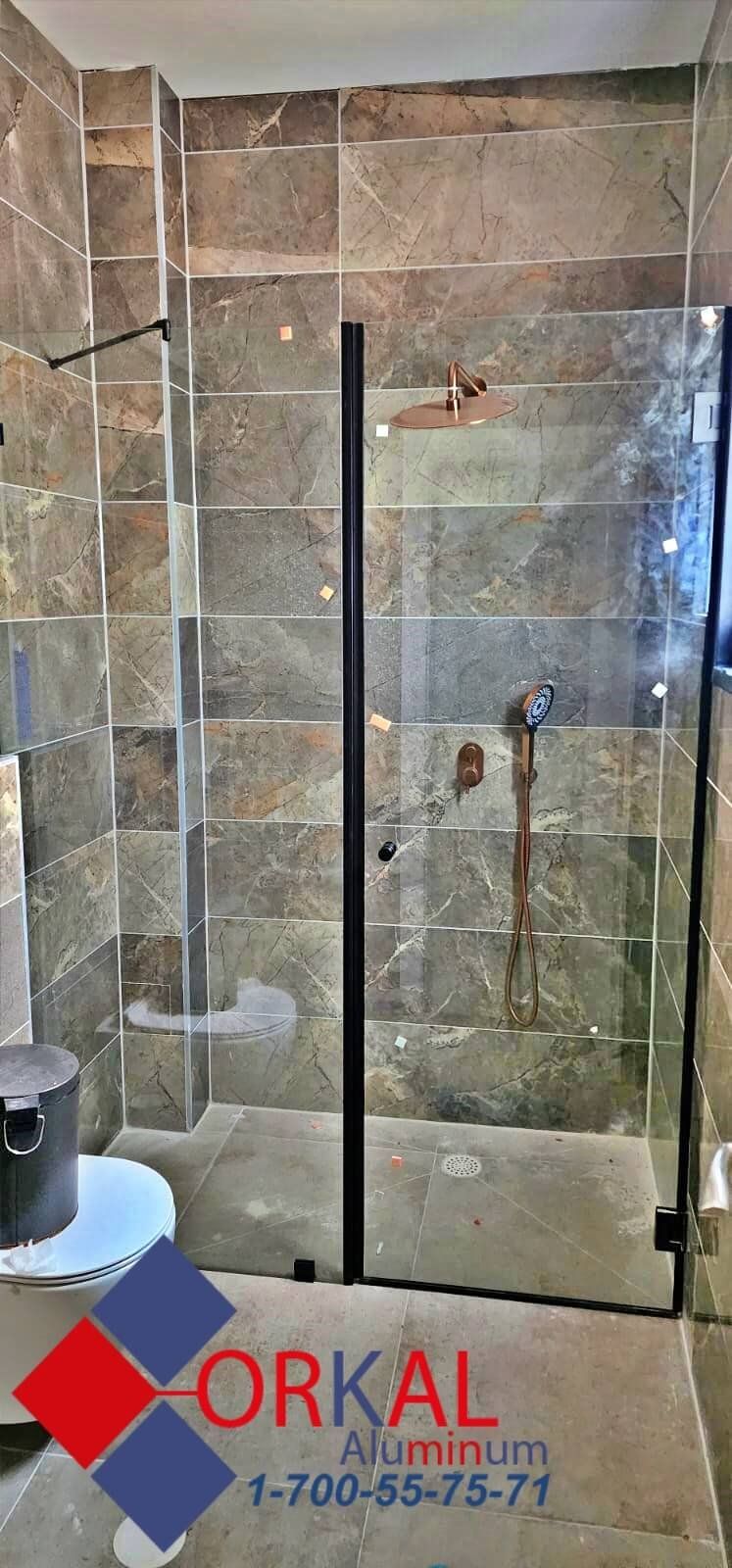 מקלחון זכוכית